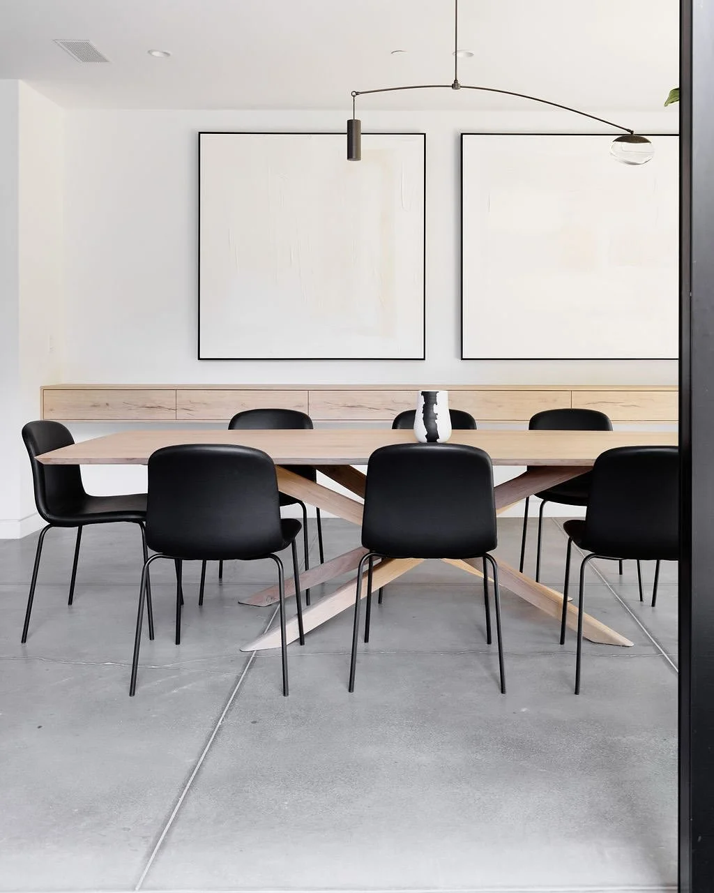 Before &amp; Afters of one of my favorite projects: an earthy, minimal architectural gem at the base of the Hollywood Hills. Today&rsquo;s feature - the dining room.  Design by @abbyguild 📷 by @hylahhedgepeth  #interiordesign #diningroom #minimalism