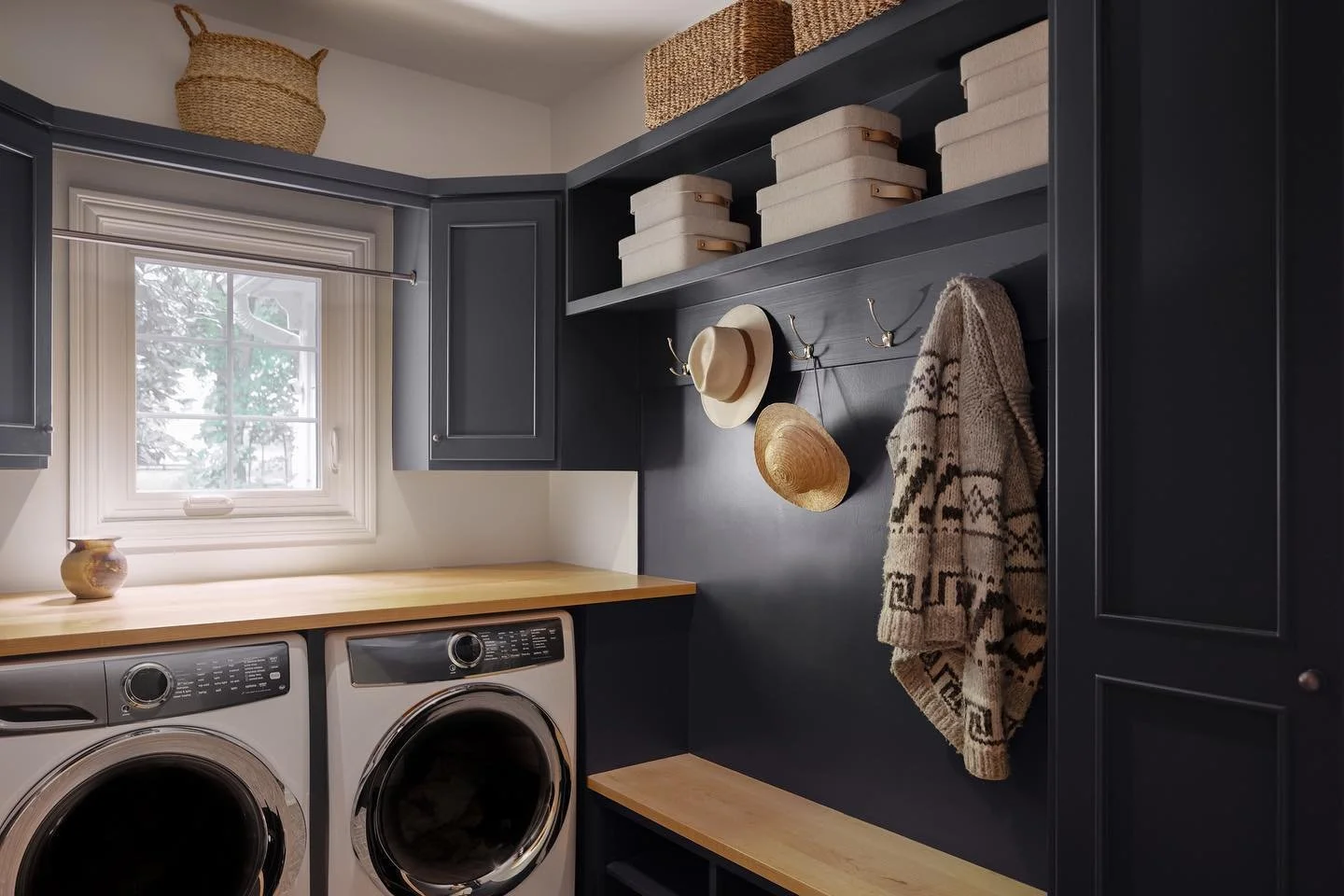 Winter is coming! The mudroom/laundry room: where form meets function. Design: @abbyguild photo: @katehorganphoto See stories for before photo&bull;

&bull;

&bull;

#designinspo #interiorinspo #interiordesigner #interiordesign #interiordecor #interi