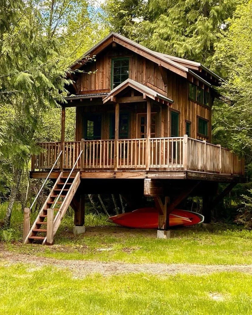 A dream realized. The lakeside Treehouse. Design by @abbyguild in collab with @finnishfinish.