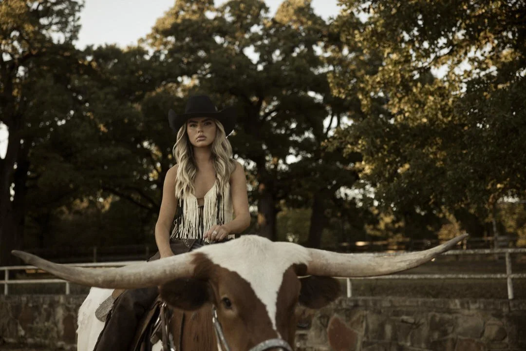 Longhorn-rider-georgia-faith-hill00058.jpg