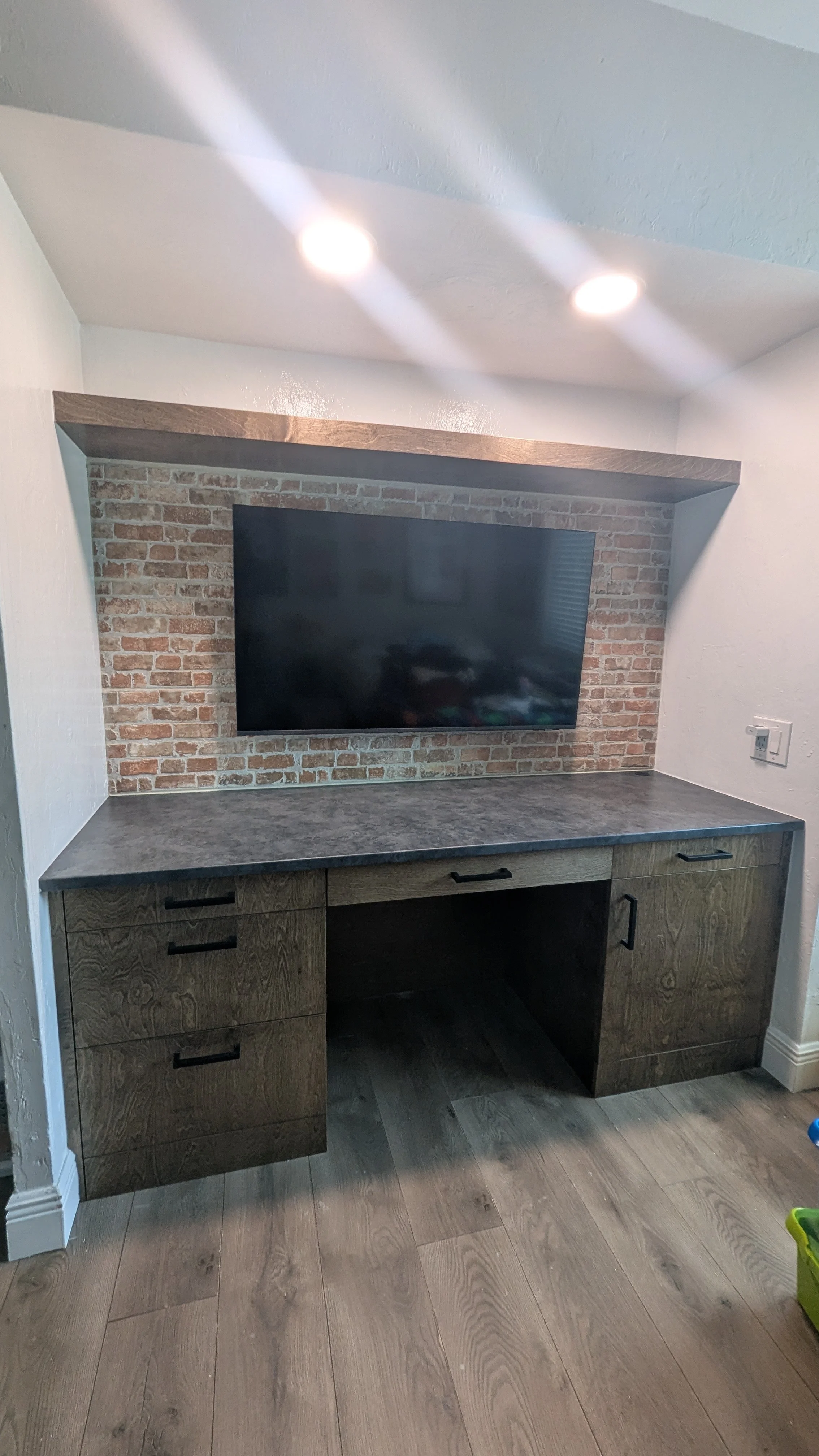 Built In Desk