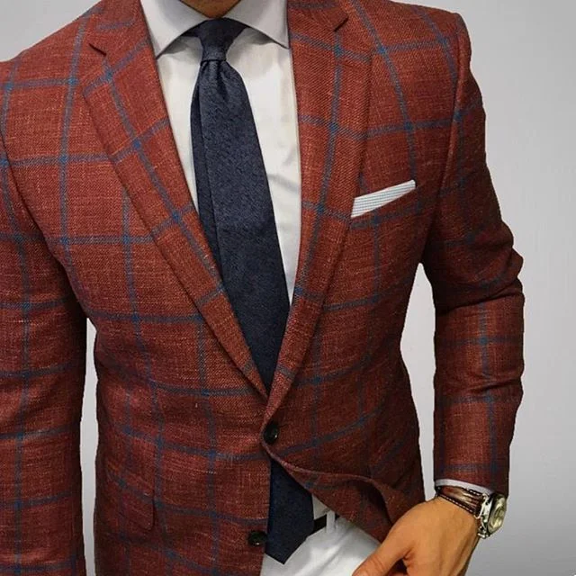 One of my favorite blazers we made from the ariston fabrics.
#menswear #dapper #dandy #realmenwearsuits #mensfashion #mensstyle #blazer #redblazer #groom #groominspiration