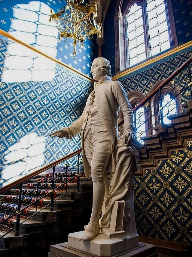 The Significance of History of Economic Theory in Light of œconomia