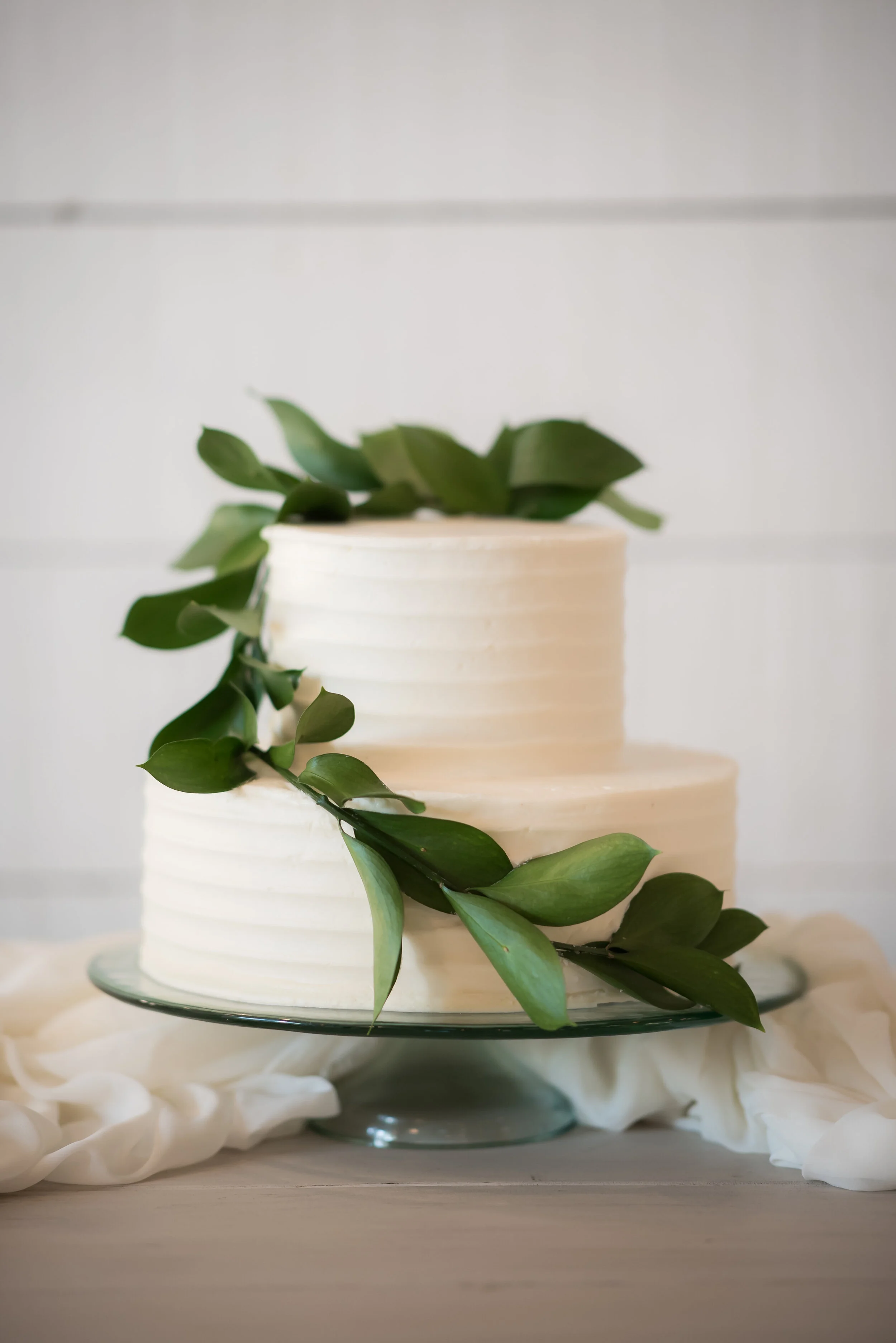 PHOTOGRAPHER: Adrea Thomas Photography -- www.adreathomas.com -- IG: adreathomasphoto EVENT DESIGN & FLOWERS: Your Best Guest -- Hannah Guest -- www.yourbestguest.com -- IG & FB: @yourbestguest CAKE: Country Cakes On Lake Oconee -- Brittany Fletcher -- IG: @gfbaker -- FB: @countrycakesonlakeoconee