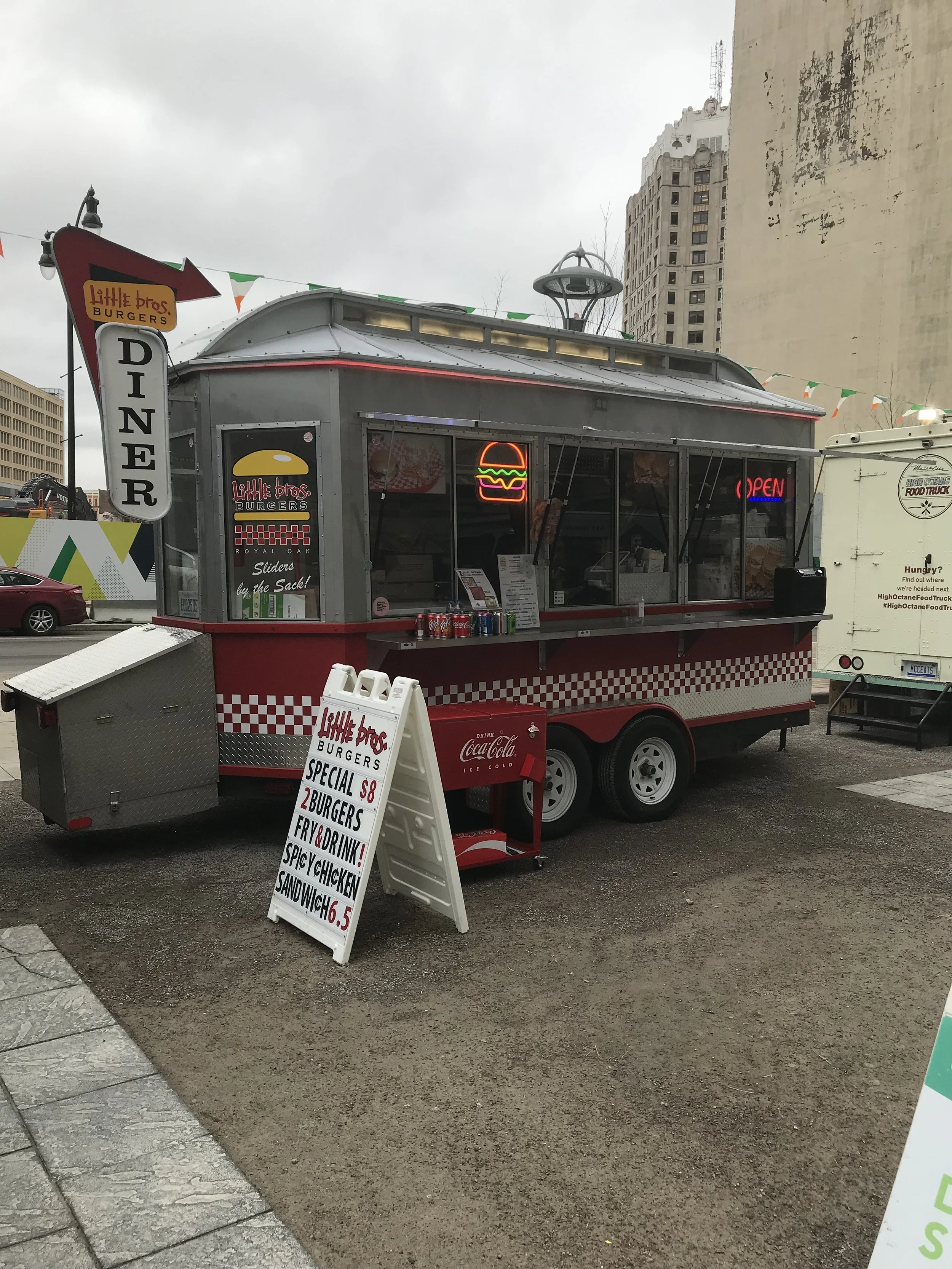 Cadillac Square - Downtown Street Eats Lunch 