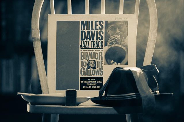 Hooty&rsquo;s first Vinyl Photoshoot! Pow! 😼
One of Hooty&rsquo;s top 5 favorite albums. 
Miles Davis: Jazz Track. 
Soundtrack for the French noir film &ldquo;Ascenseur pour l'&eacute;chafaud&rdquo; (Elevator to the Gallows) on A side and a separate