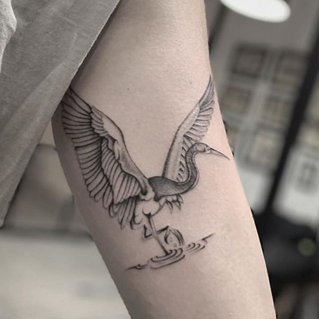 Beautiful fine line crane from our guest @kormonster_ .
.
.
#fineline #tattoos #singleneedle #wizardhawk