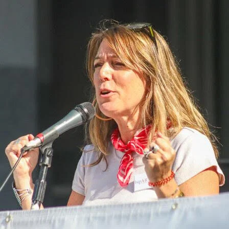 1 Julie Sig Pic.jpg