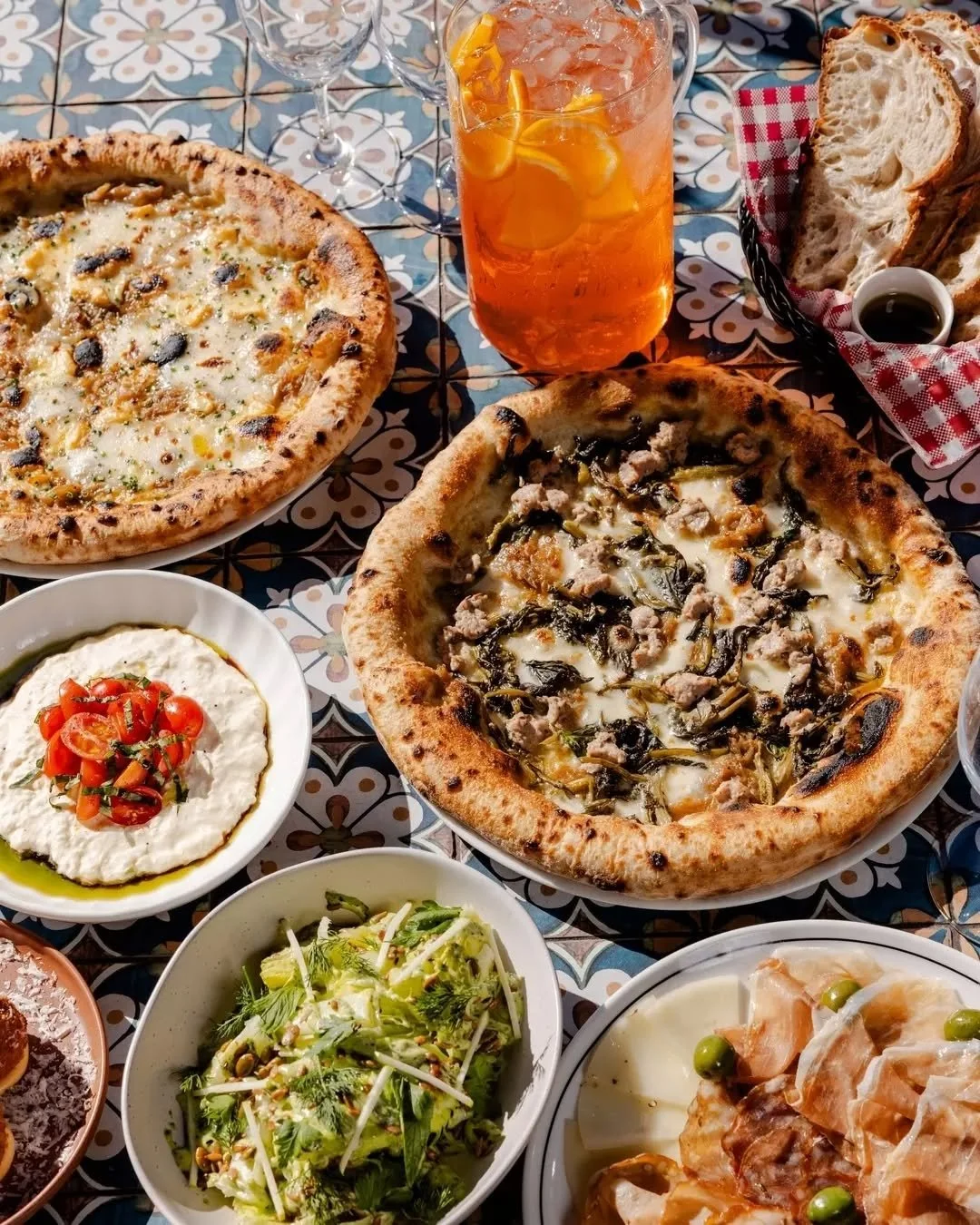 Bottomless and bellissima! Saturday lunch done the Cecchi&rsquo;s way&nbsp;🥂 

Saturdays | Bookings from 12pm (1.5hr sitting)
Tickets $79 pp | Non-alc option $69 pp | Dietary requirements extra $5pp

Book via link in bio.