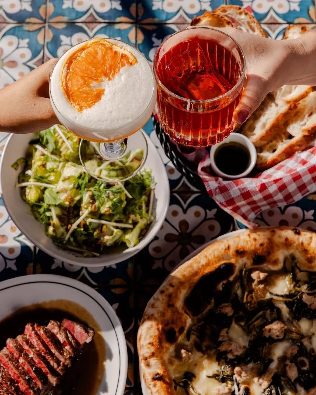 A table made for sharing with your favourites and a meal worth lingering over. This is what warm days at Cecchi's look like ❤️