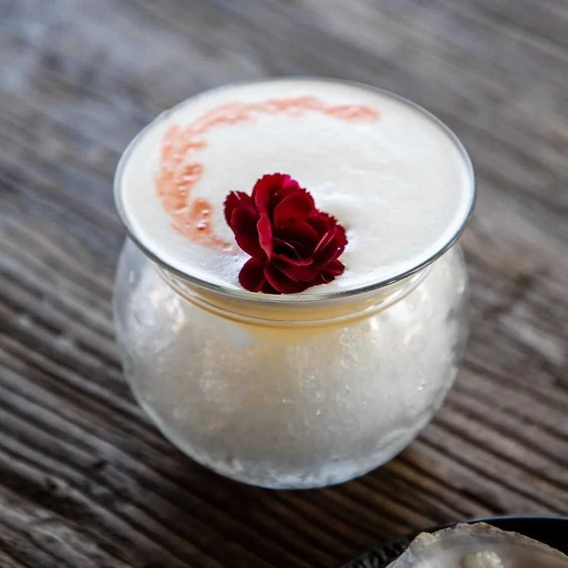 Floating market - Zubrowka vodka, plum wine, lychee, fresh lime. 🌹