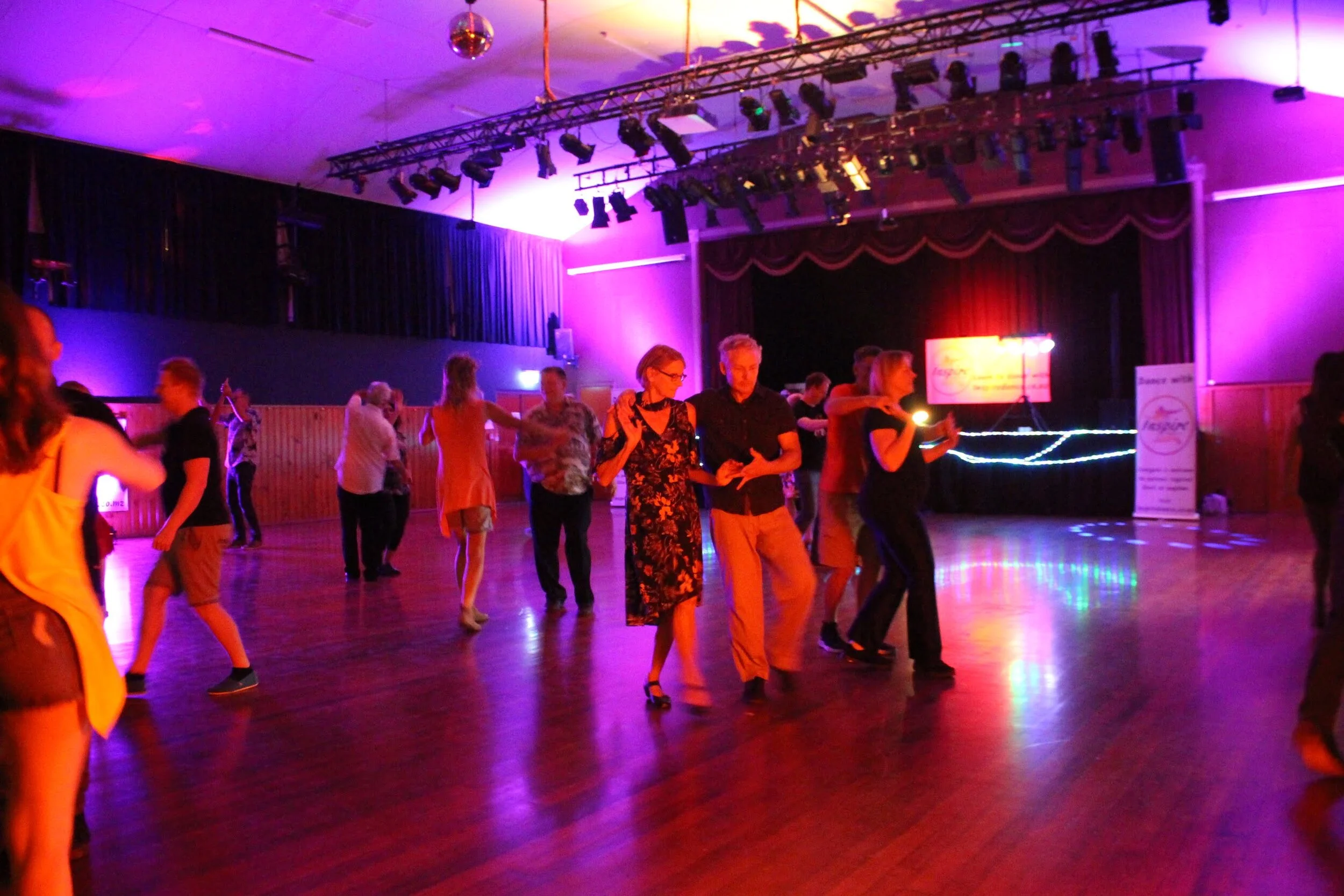 3. sat night dance party ss 2020 (31).jpg