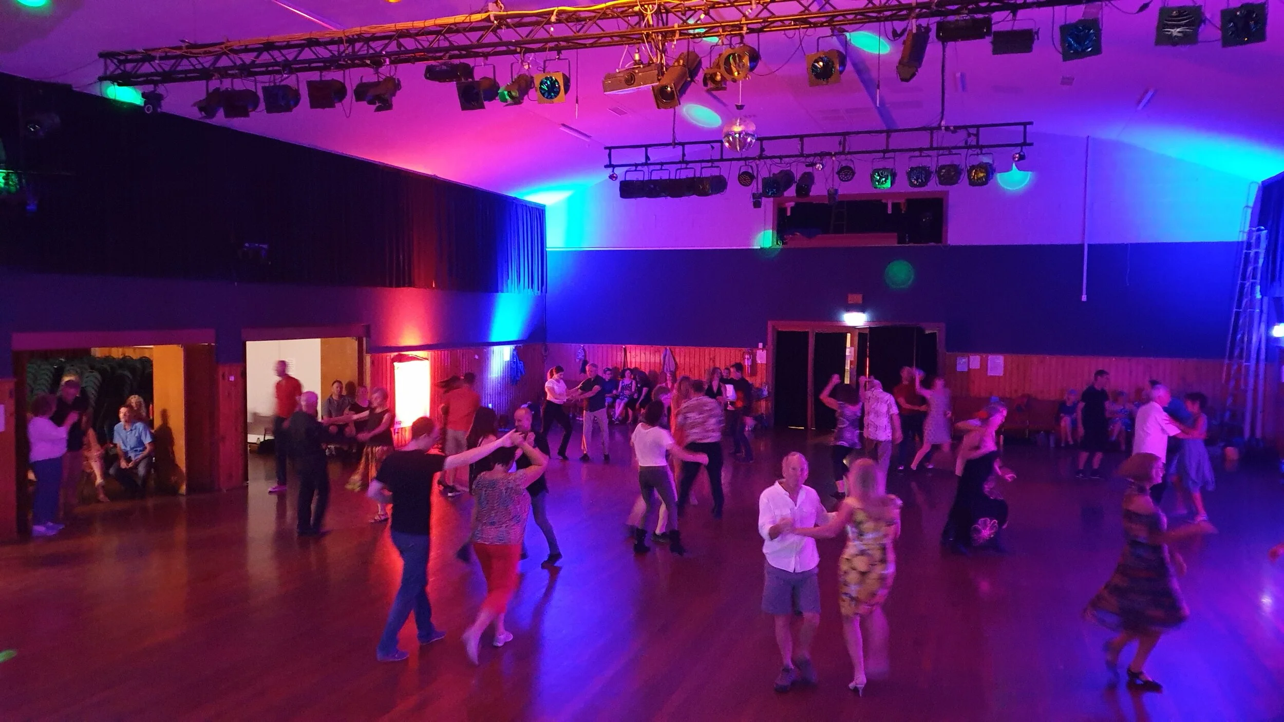 3. sat night dance party ss 2020 (14).jpg