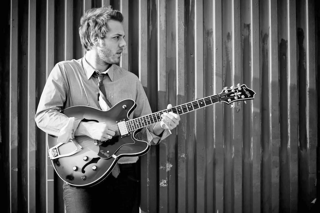 01_Jesse-Guitar.jpg