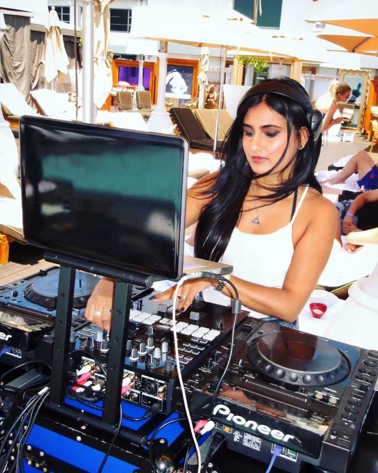 DJ Crystal - 05.jpg