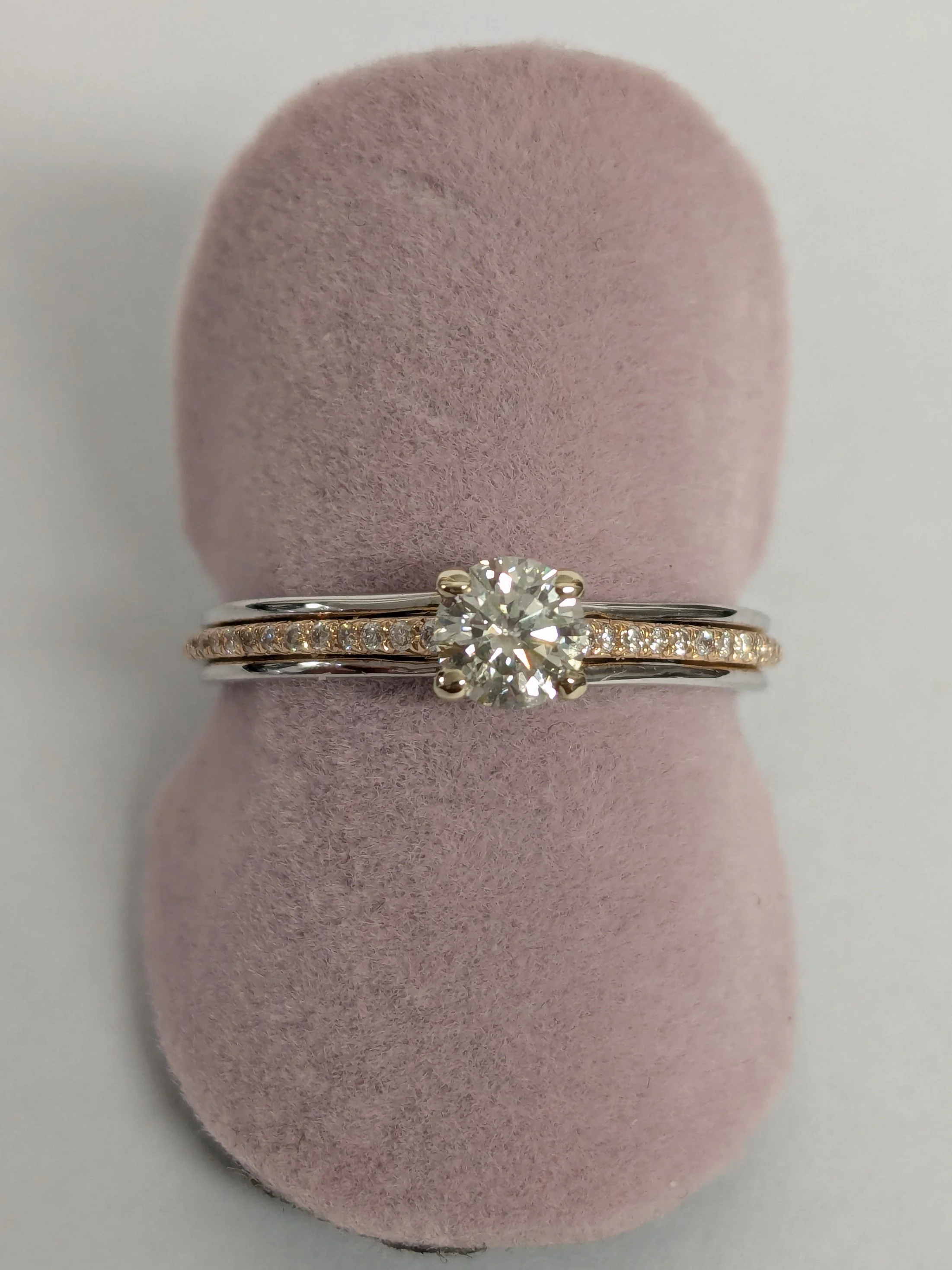18ct White Gold and 18ct Rose Gold Diamond Solitaire Ring.
