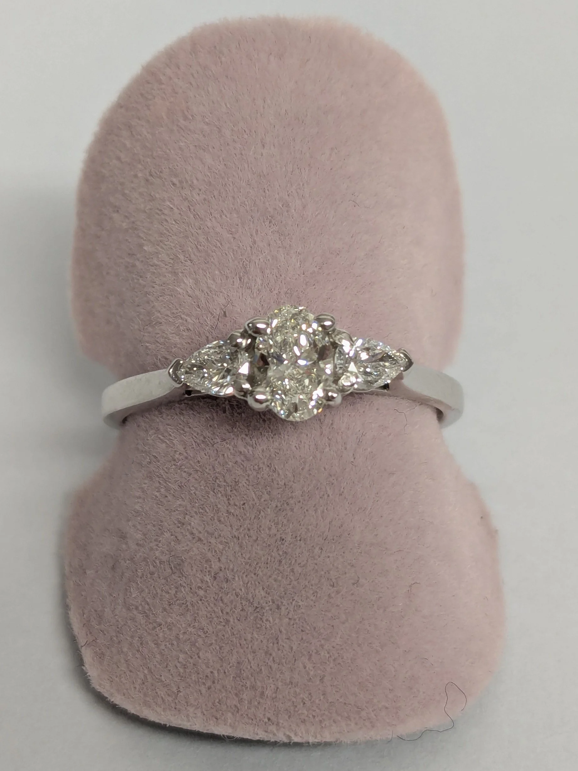 R32034 Platinum Trilogy Diamond Ring ( Certificated)