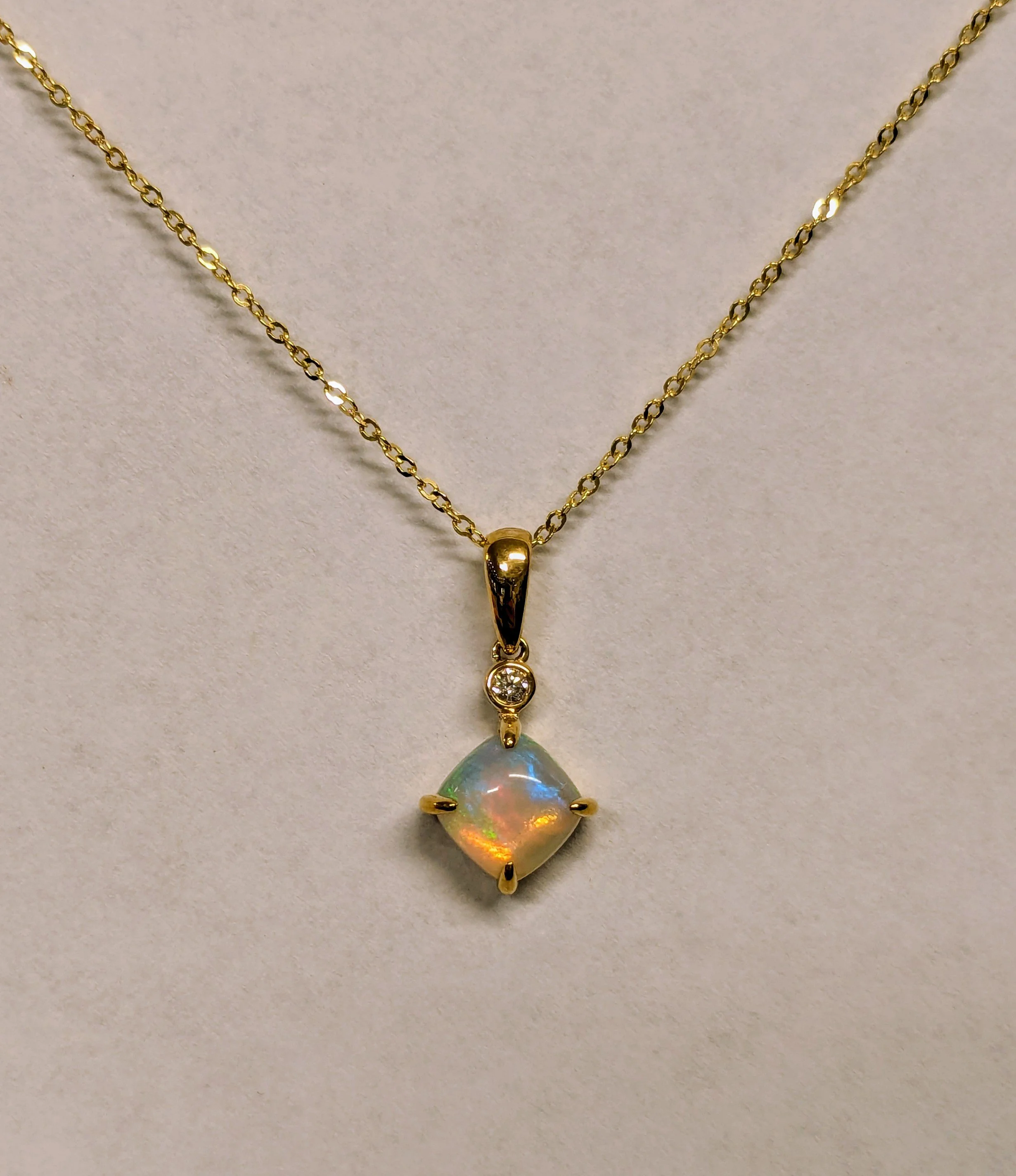 6W44YDOP 9ct yellow gold Cabochon Opal and Diamond pendant inc chain.