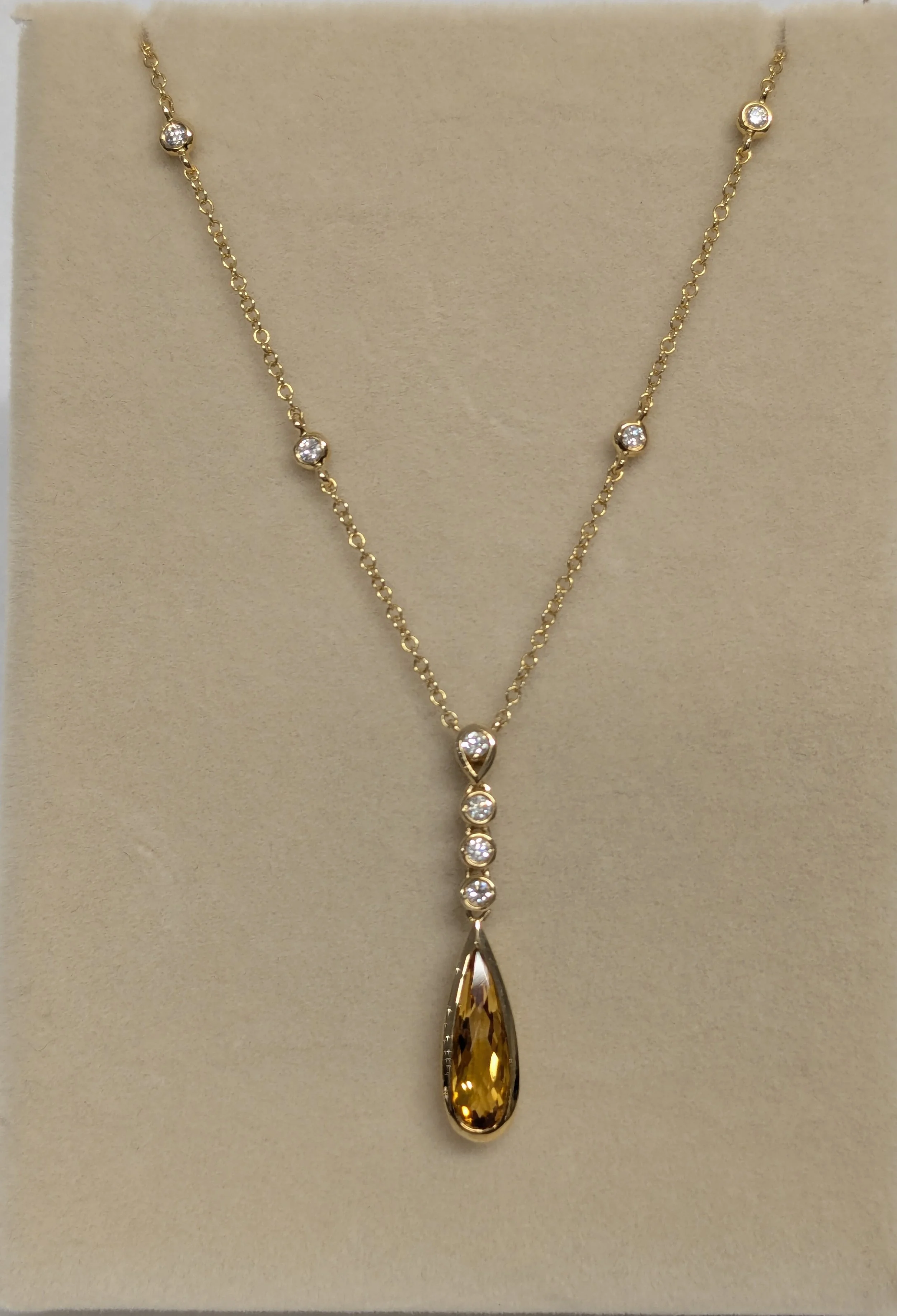 2X76YDCT 9ct Yellow Gold , Citrine and Diamond Necklace