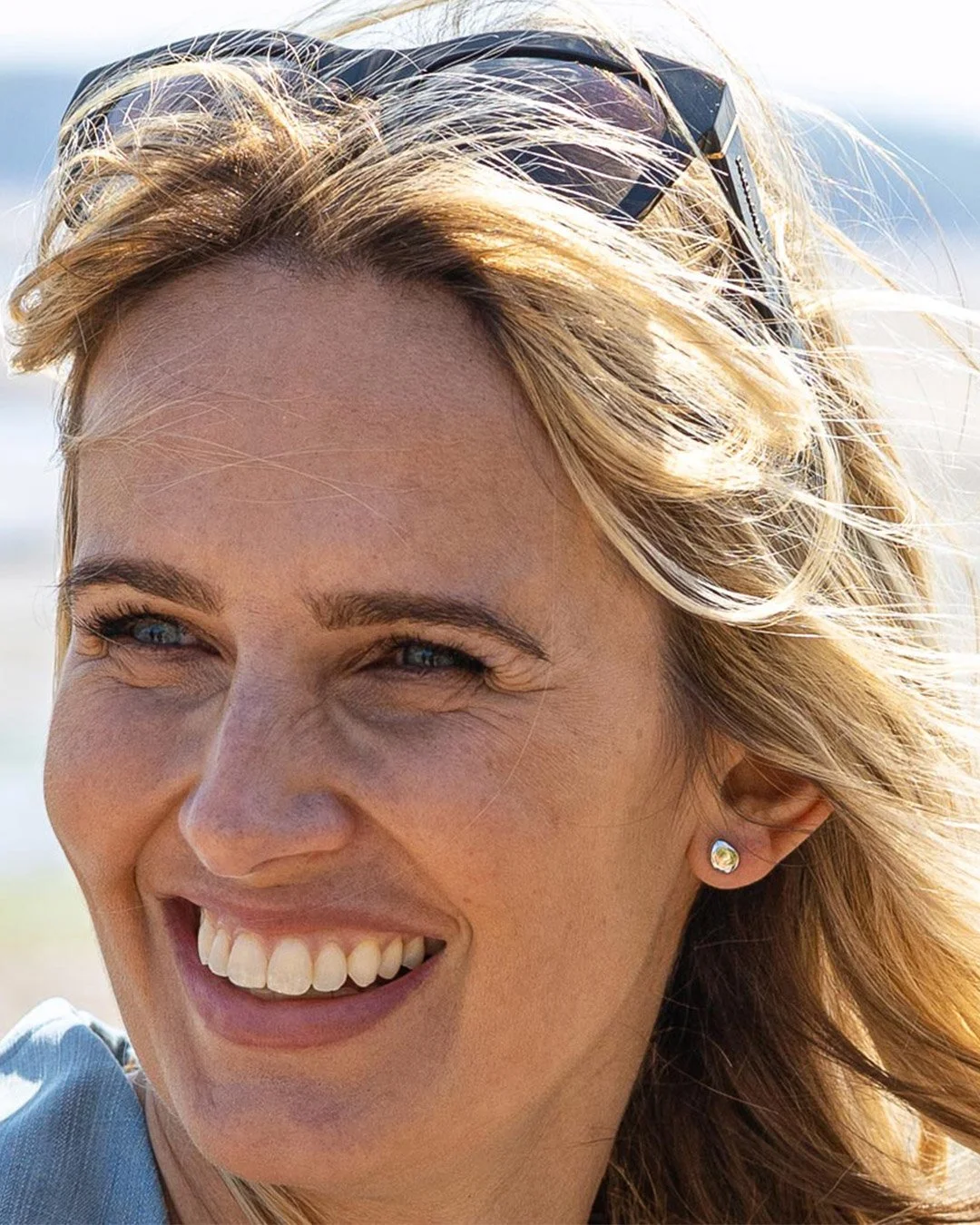 Model_wears_Pebble_Small_Stud_Earrings_1.jpg