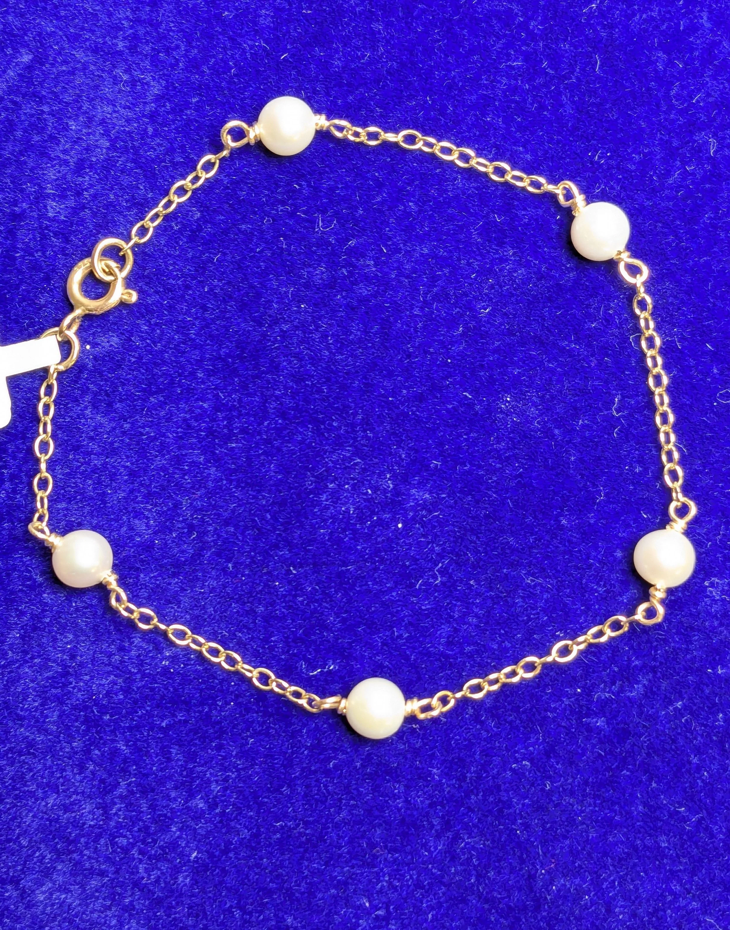 BJR2065YGW 9ct Round White Cultured Fresh Water Pearl Bracelet