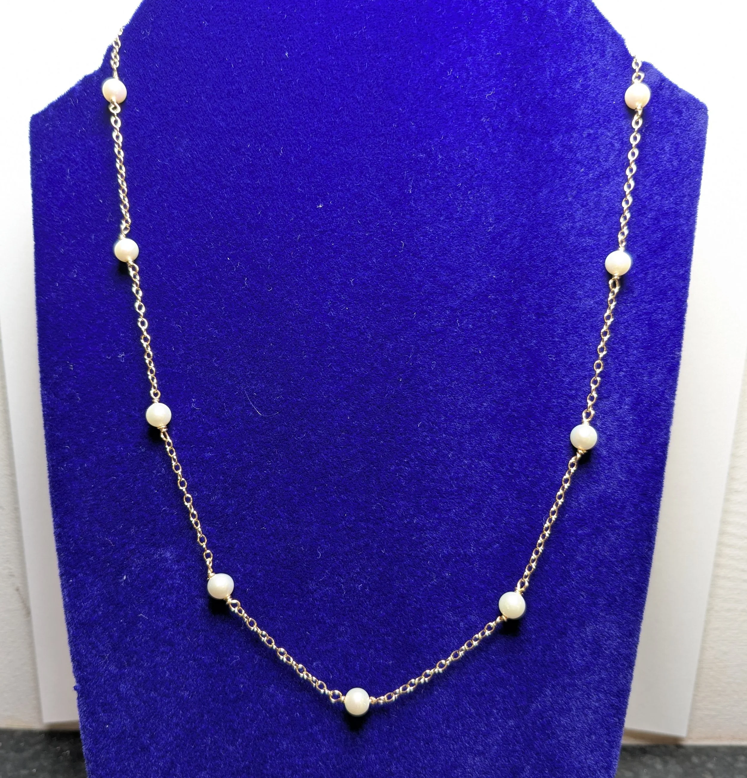 NJR2065YWG 9ct Round White Cultured Fresh Water Pearl Necklace.