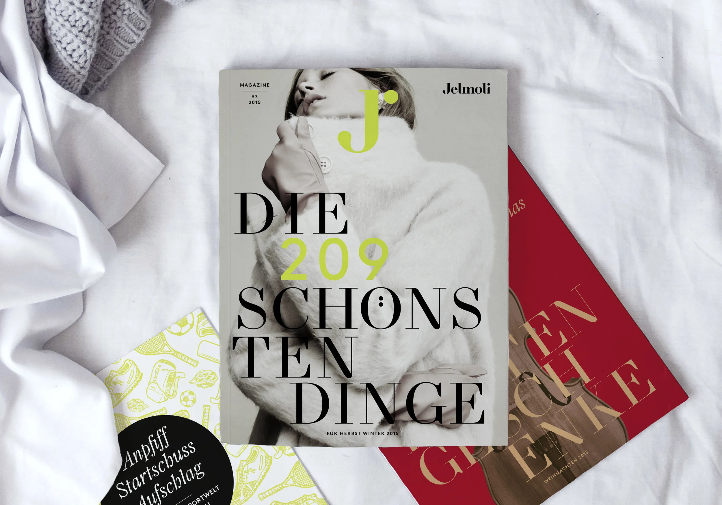 Auf Basis der Markenstrategie von Heimat Berlin entwickelten Sonja Marterner und Anne-Lene Proff in Zusammenarbeit mit Barbara Kotte (Text, Redaktion) das grafische und inhaltliche Konzept für das neue Magazin von Jelmoli Zürich. Ebenso entstanden die ersten Ausgaben für das Luxus-Kaufhaus, zu denen auch einige Illustrationen beigesteuert werden konnten.