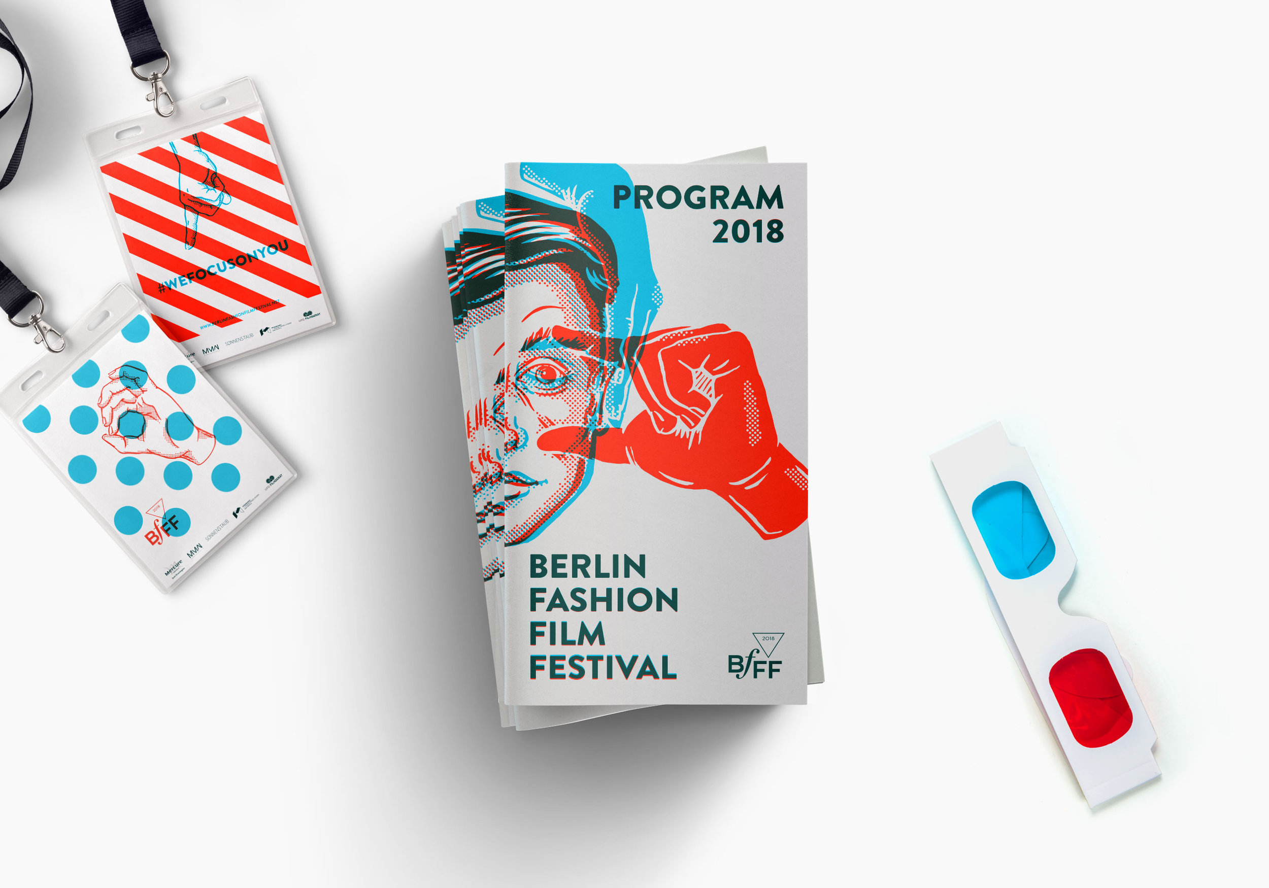 Programmheft_Cover_Stapel_2018_mitBrille.jpg