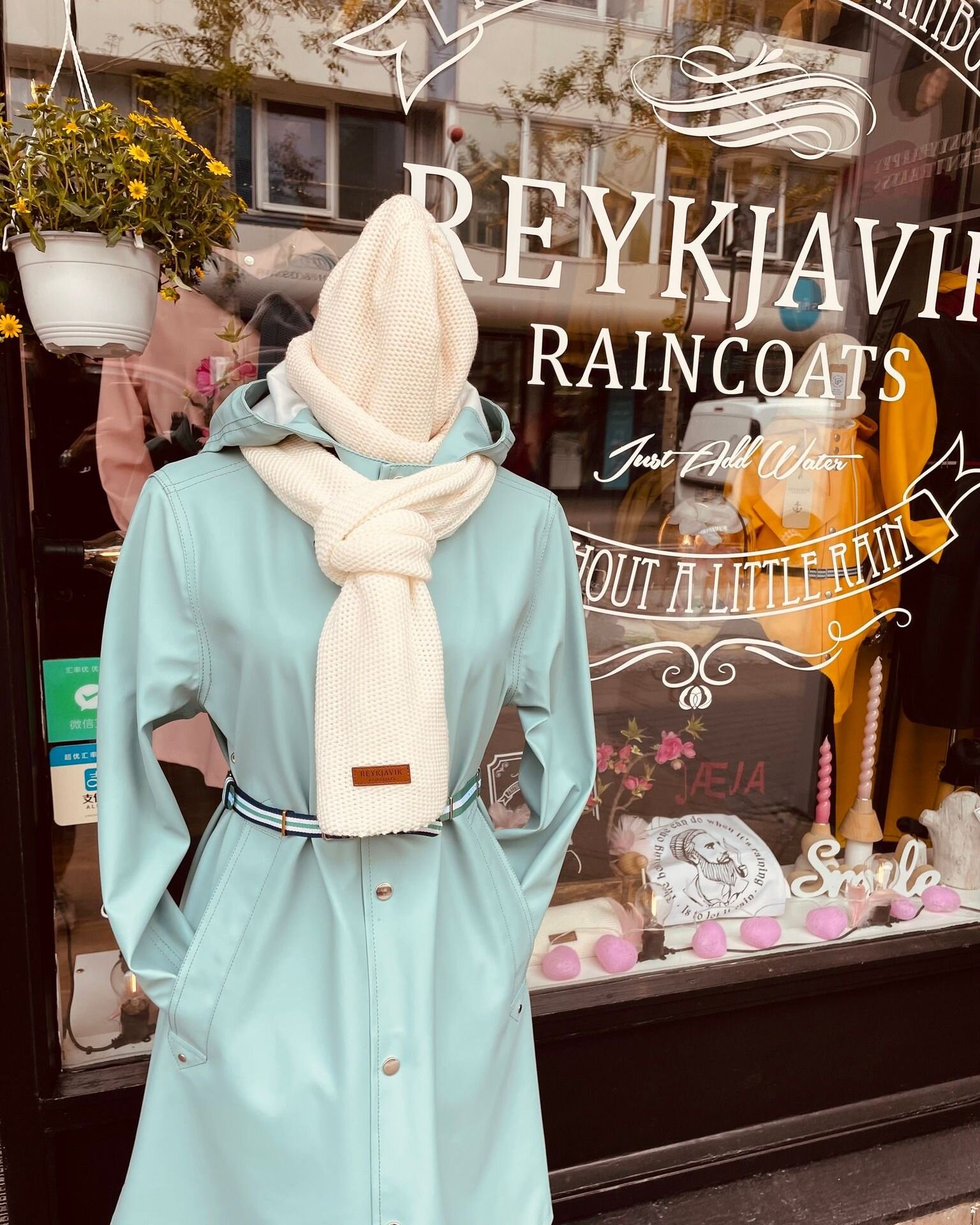 Summer vibes meet rainy days in the most stylish way possible! Showcasing our gorgeous turquoise raincoat alongside a delightful white merino scarf and hat. It's a perfect ensemble that effortlessly combines summer flair with practicality. Picture yo