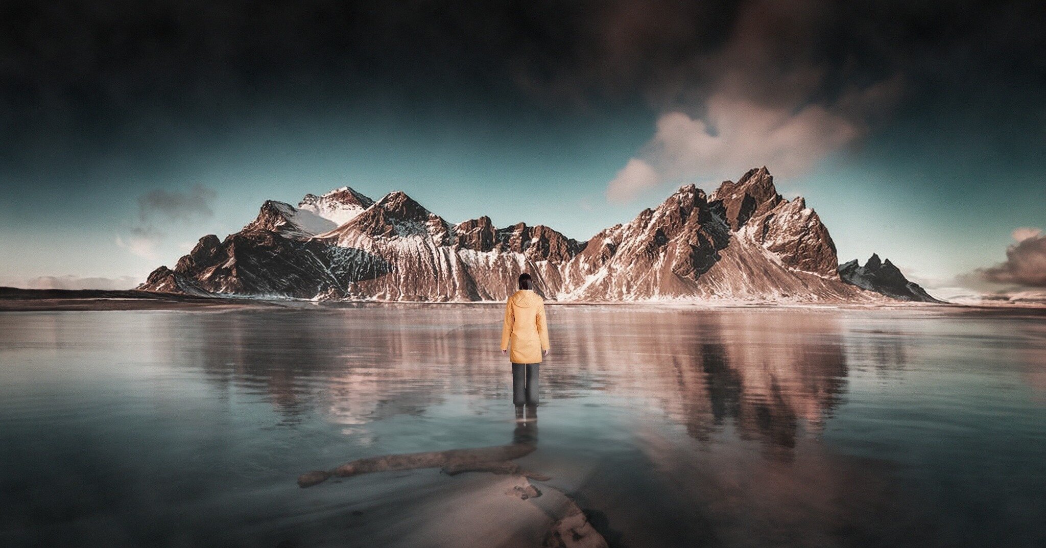 Lost in the magic of Iceland's breathtaking beauty! 🏔️✨

#iceland #reykjavik #rainyday #exploreiceland #scandinaviandesign #icelandtravel #guidetoiceland #everydayiceland #inspiredbyiceland #photography #raincoat #reykjavikraincoats #justaddwater  #