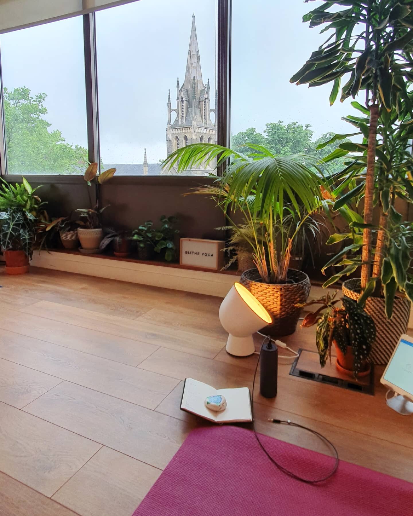 A rainy morning well spent teaching with this view! 

I'm always in awe of how studios manage to create such sanctuarys in the hustle and bustle of busy London! 

Blithe Yoga is one of them...

A gorgeous, peaceful space reminding me this morning tha