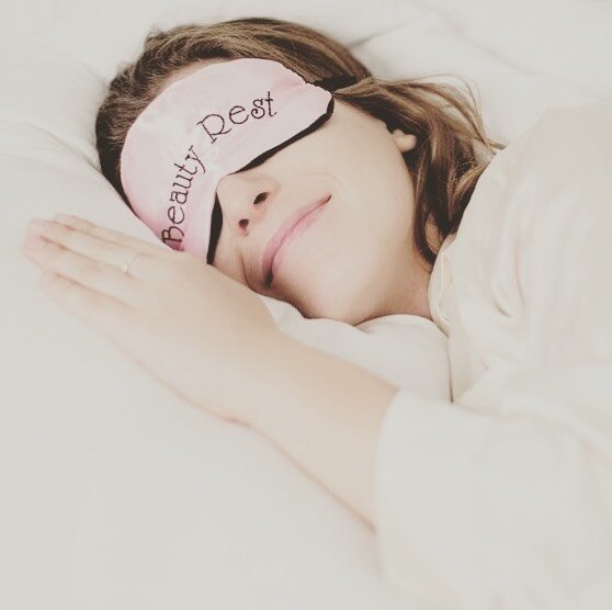 In the first of my sleep hygiene series - I&rsquo;m talking about sleep masks! 😴 

Sleep hygiene basically means having sleep basics - habits you can create to help you secure a good night&rsquo;s sleep!

During this time of year sunset 🌅 is around