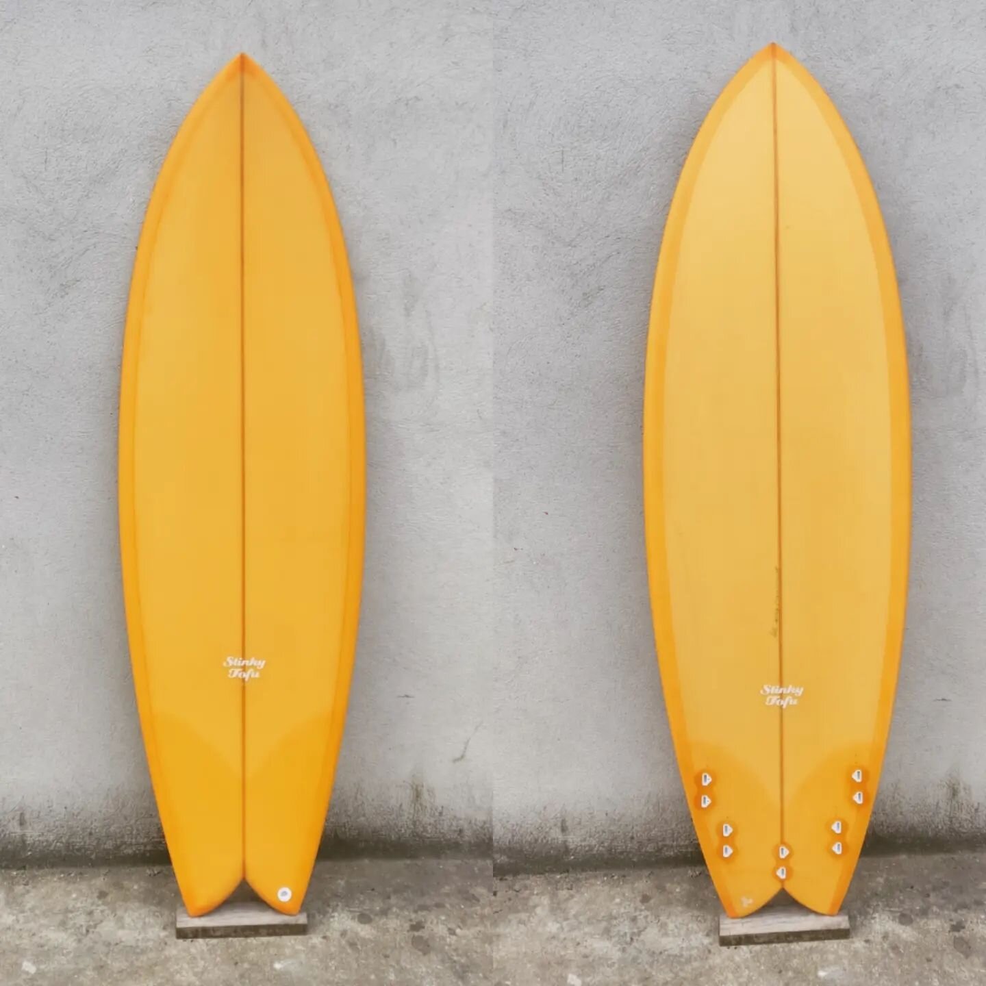 Quad Fish 6'0&quot; y 38L con opci&oacute;n de twinzer ( twin+trailer fin), resina tintada Trasl&uacute;cida. En stock!
#stinkytofusurf #alternativesurfboards #allrounder #stinkytofusurf #madeingalicia #madeineurope