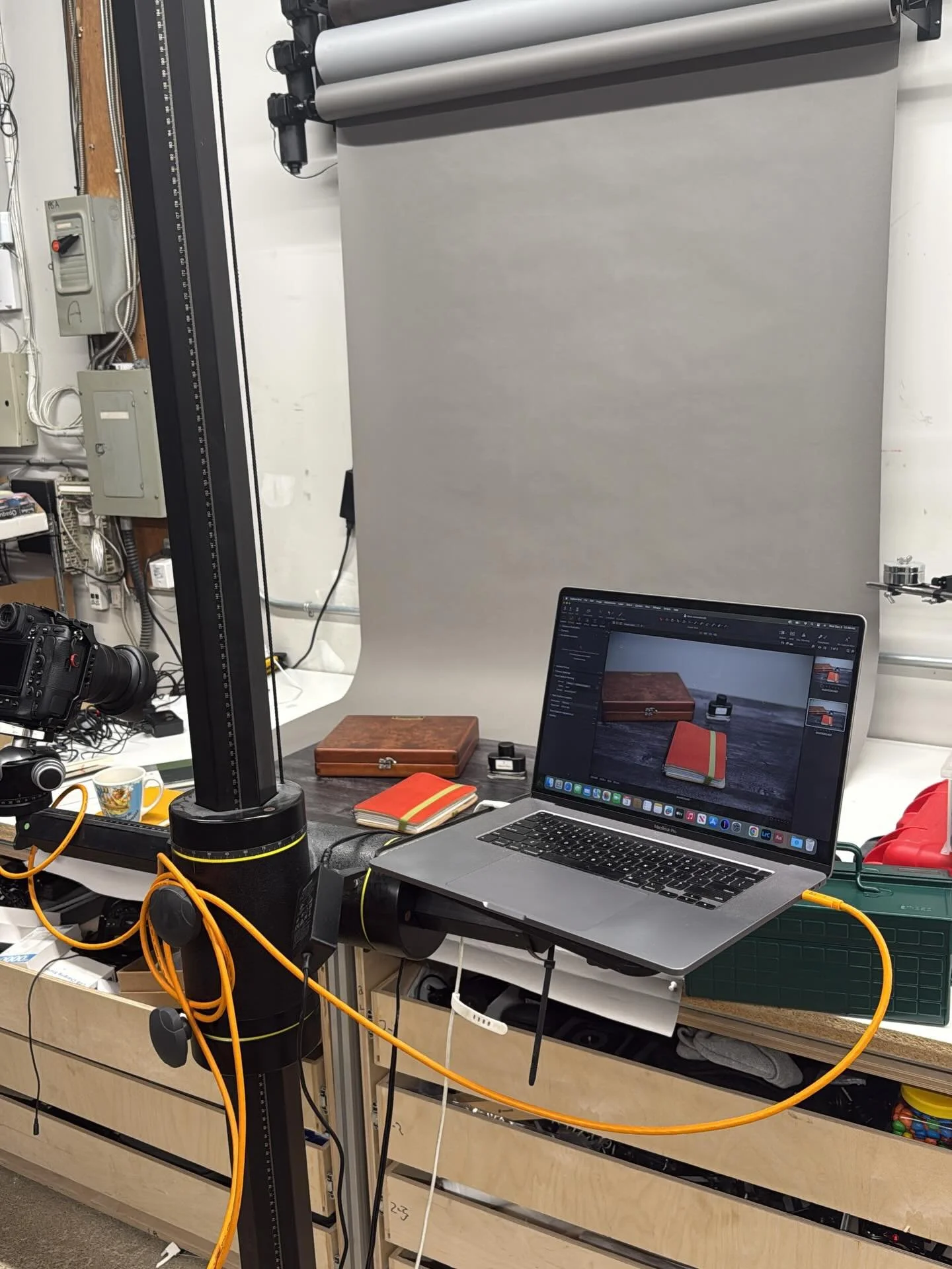 Would anyone be interested in watching me try some light painting live?