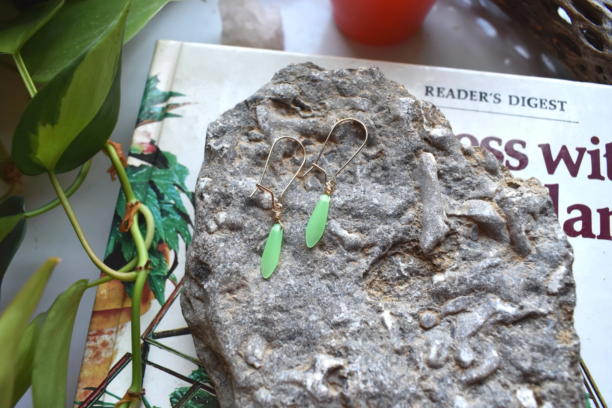 Mumsy Earrings | Gold | Vintage Uranium Glass