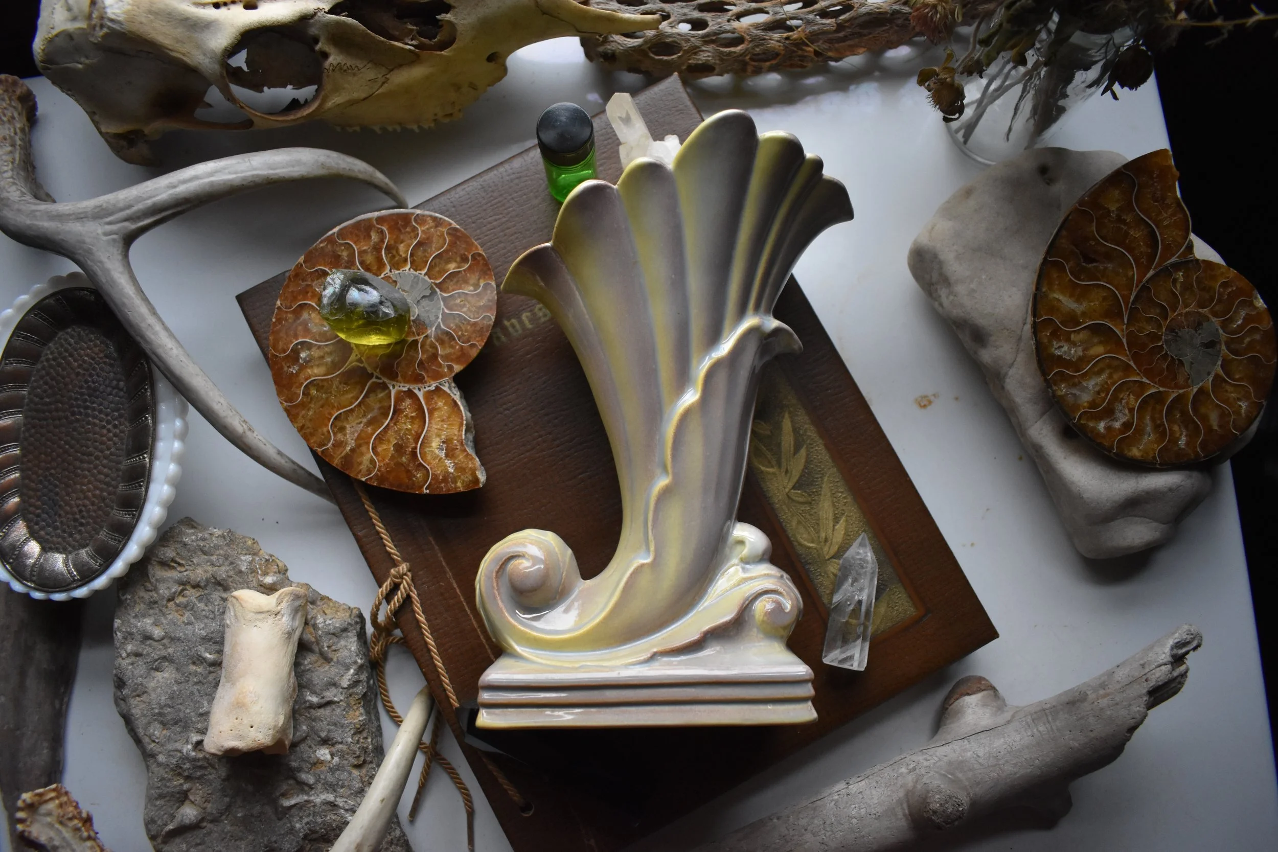 1930s-1950s Lilac & Soft Yellow Hollywood Ceramics Cornucopia | Made by Hollywood Ceramics