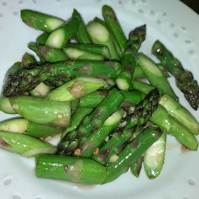 Our fresh vegetables pair well with any entree! Try our sautΓ©ed garlic asparagus with your next meal. #MustardGreens #MustardGreensPhilly #ChineseFood #Asparagus