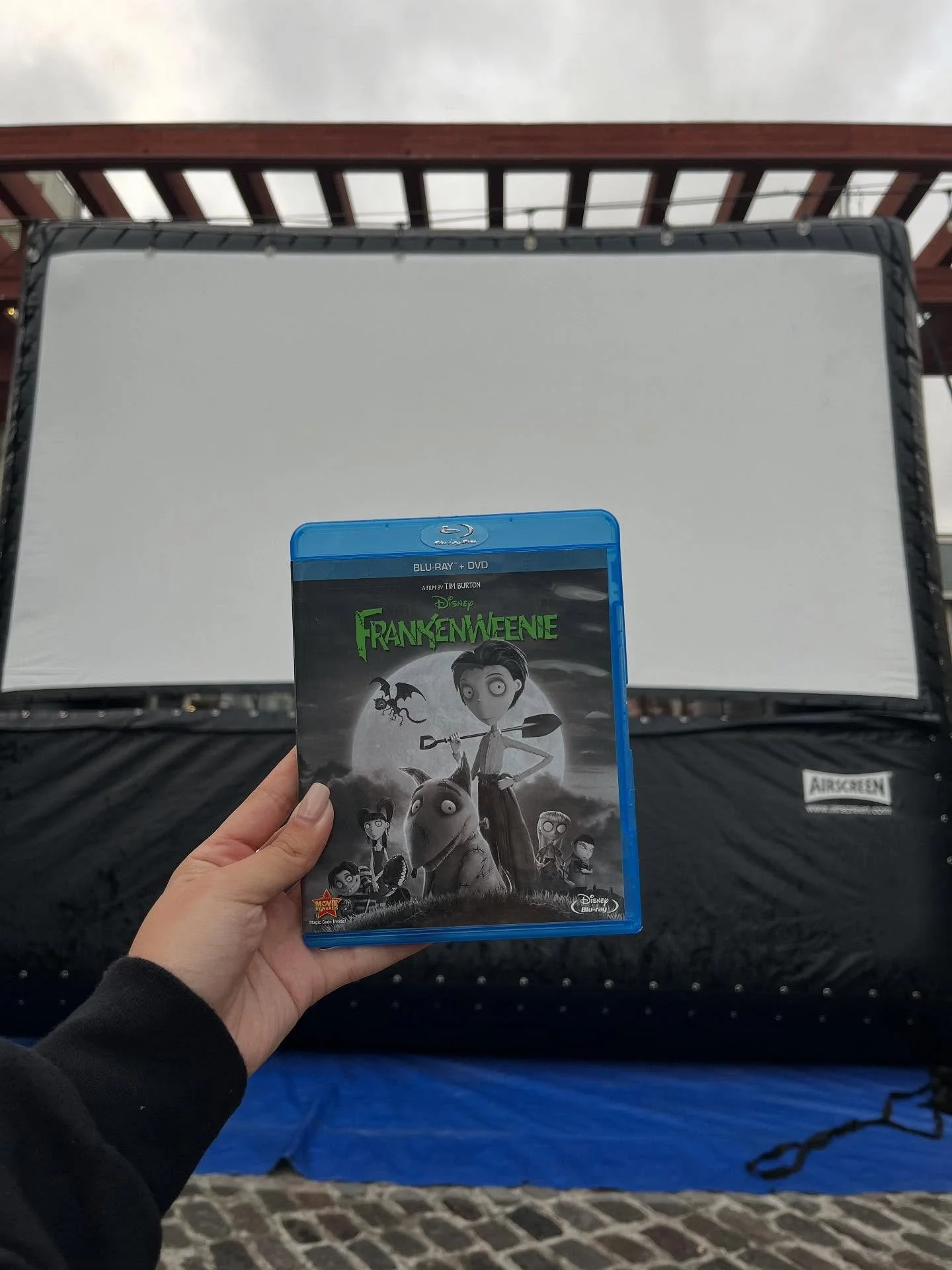 NSF HALLOWEEN OUTDOOR MOVIE ✨👻

The spooky season fun isn&rsquo;t over yet! Come join us tonight at 6:45 for and outdoor movie of the feature film Frankenweenie! 

Grab a snack and bring out your lawn chairs to Osaka Way in San Francisco&rsquo;s Jap