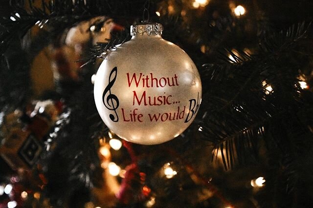 Merry Christmas to all who celebrate! Without music, life would Bb &hearts;️
.
.
.
#musictherapy #merrychristmas #happyholidays #maestromusictherapy #musictherapist