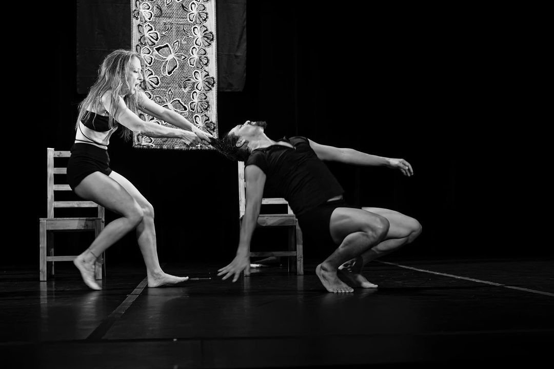  The Tongue of The Flame” es una obra danza teatro en proceso, una obra cruda y dinámica creada e interpretada por los bailarines de renombre internacional Blakeley White-McGuire  @blakeleyangel  y Daniel Fetecua Soto  @danielfetecuaproductions  . 