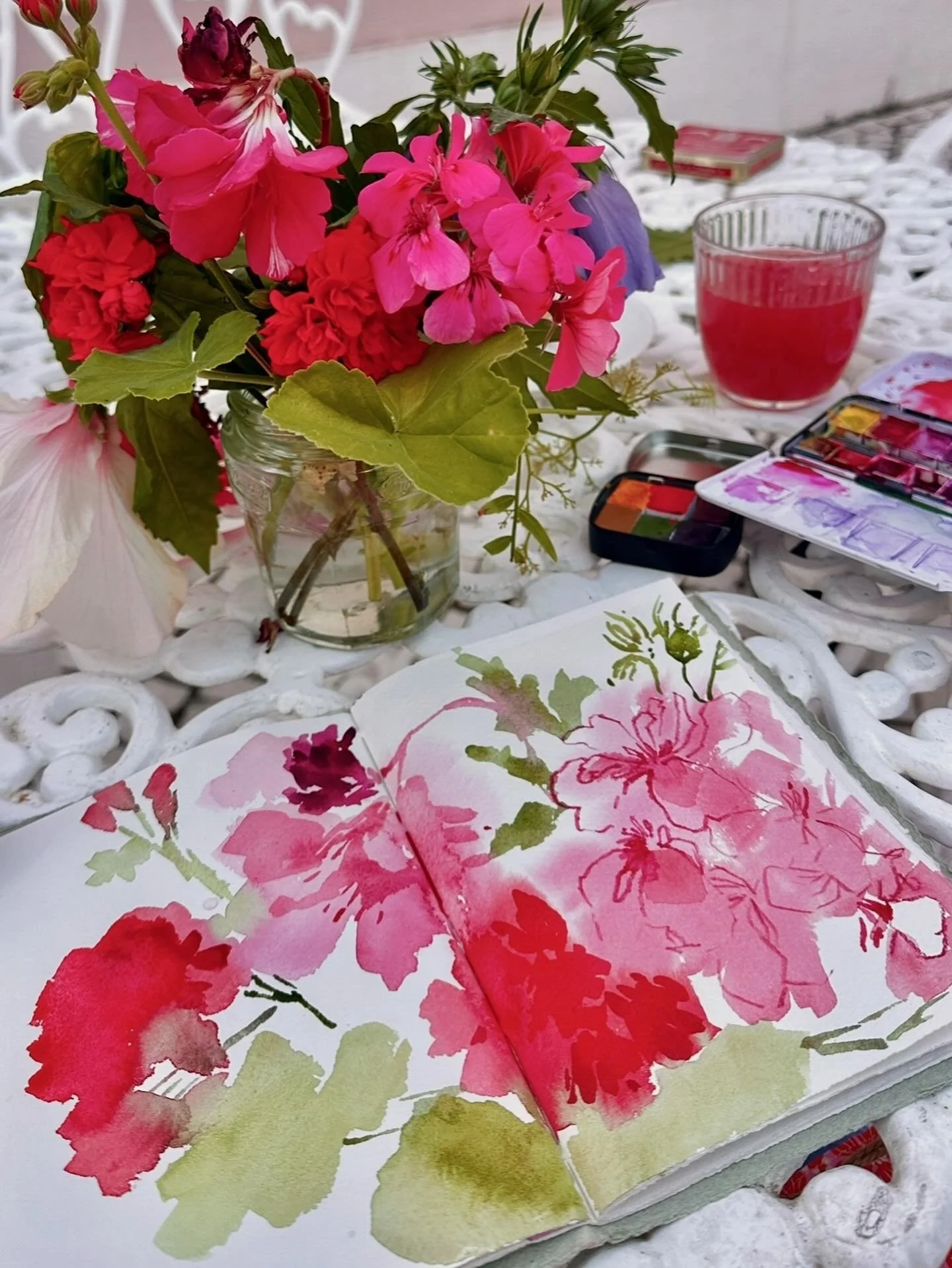 It&rsquo;s pouring with rain. Fondly remembering my trip to Portugal this Summer. And planning the most gorgeous retreat for September 2026. 

#watercolorflorals #sketchbookpainting
