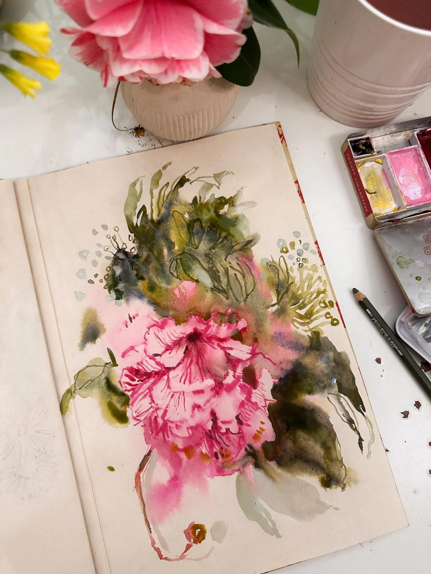 That was a joy to paint. Really lost control of the watercolour but kept going. 

#watercolourpainting #floralwatercolor #sketchbookpage #floralsketch