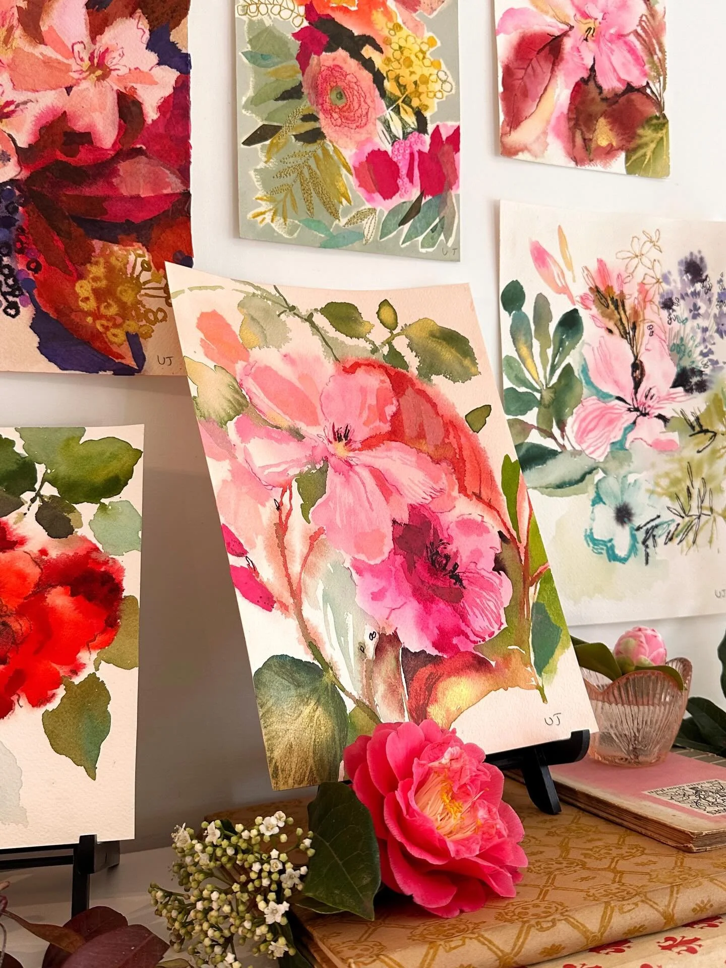 Creating a gallery wall of my original paintings for my website pics. 

Love all these colours and textures together. 

#floralartwork #floralarthub #floralpaintings #mixedmediapainting #originalartwork