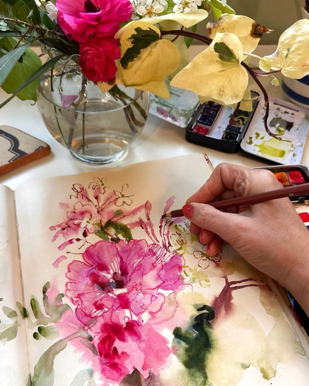 Close up of yesterday&rsquo;s ranunculi! I think the contents of this sketchbook will have to be made into giclee prints for sale! 

#watercolorsketchbook #watercolorpaintings #watercolourartist #watercolorsketch