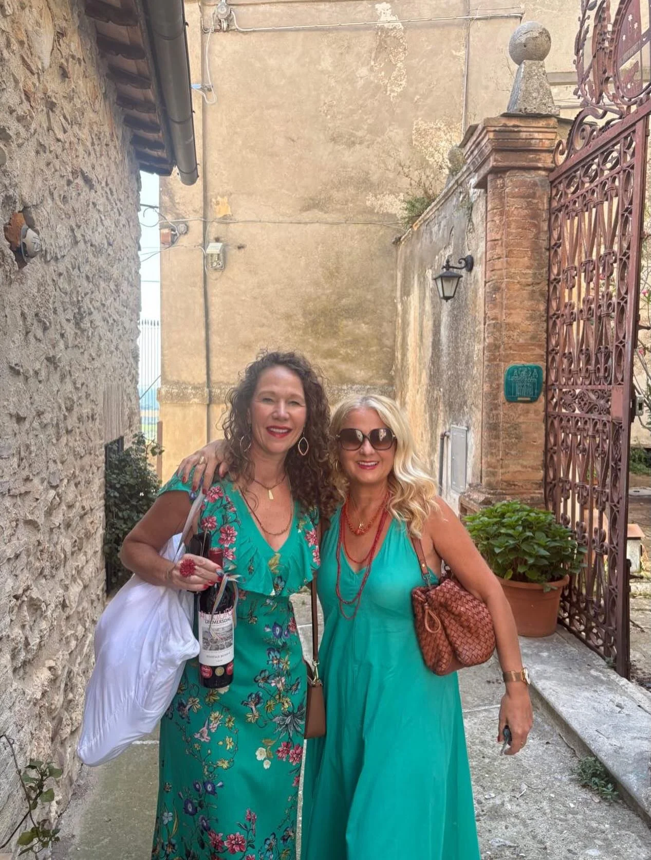 It&rsquo;s tax season here in Italy. I&rsquo;m up to my neck in spreadsheets (weep) so I&rsquo;m not painting. So here&rsquo;s a pic of me and my lovely friend Lara, off to a gorgeous 60th birthday party of another lovely friend, Charlotte, at her ho