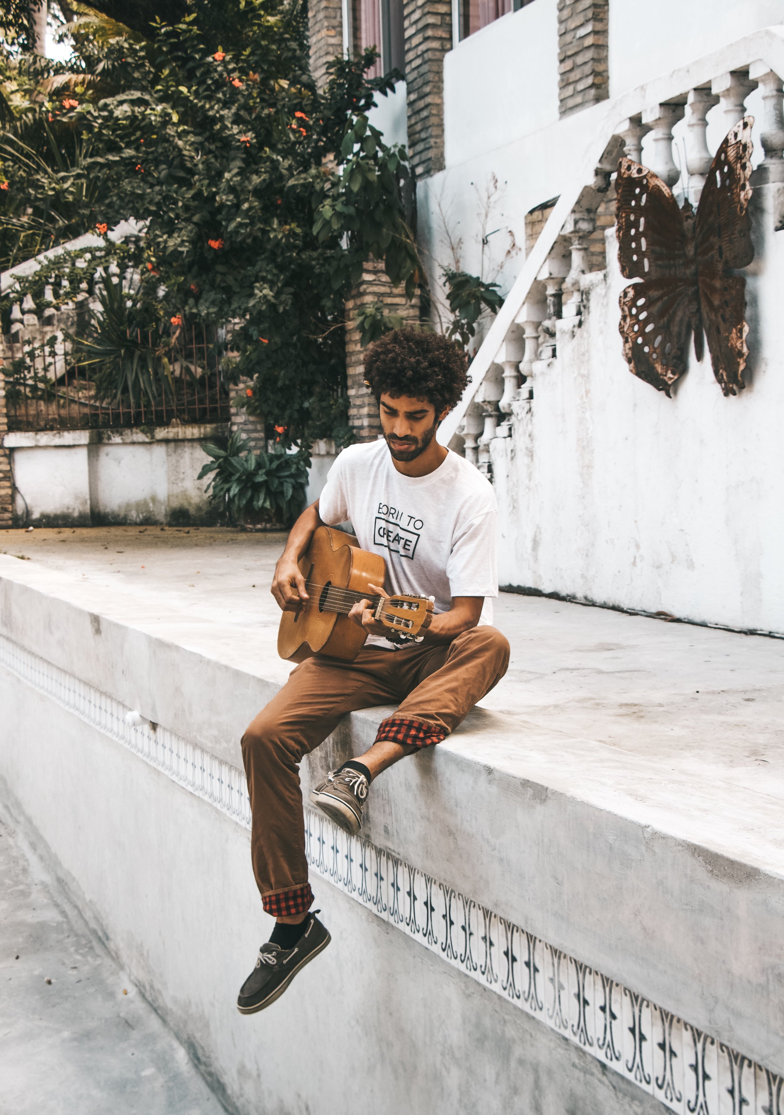 Visit a secret jam hall in Haiti with guitarist William Morse 