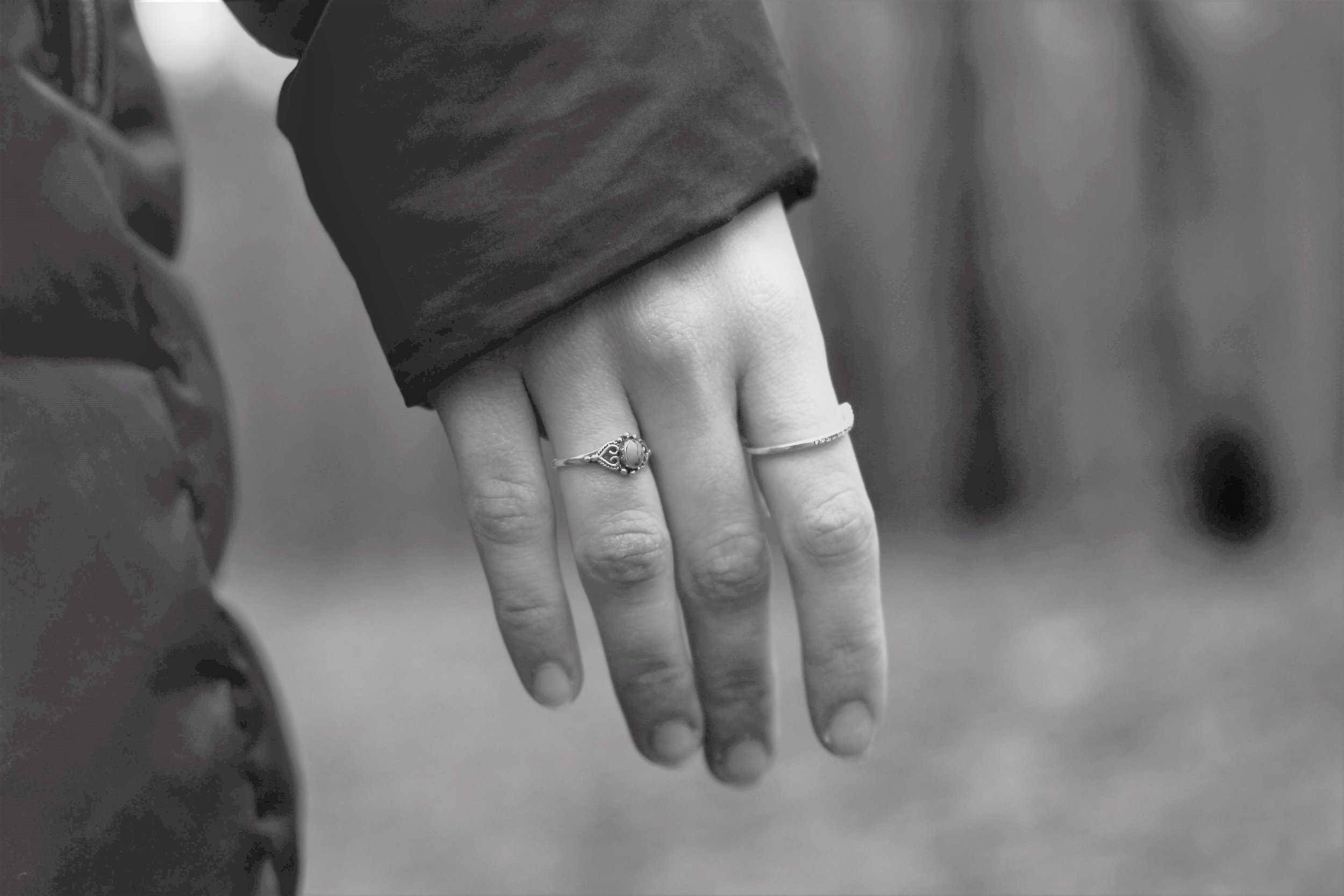 hand-3938729.jpg