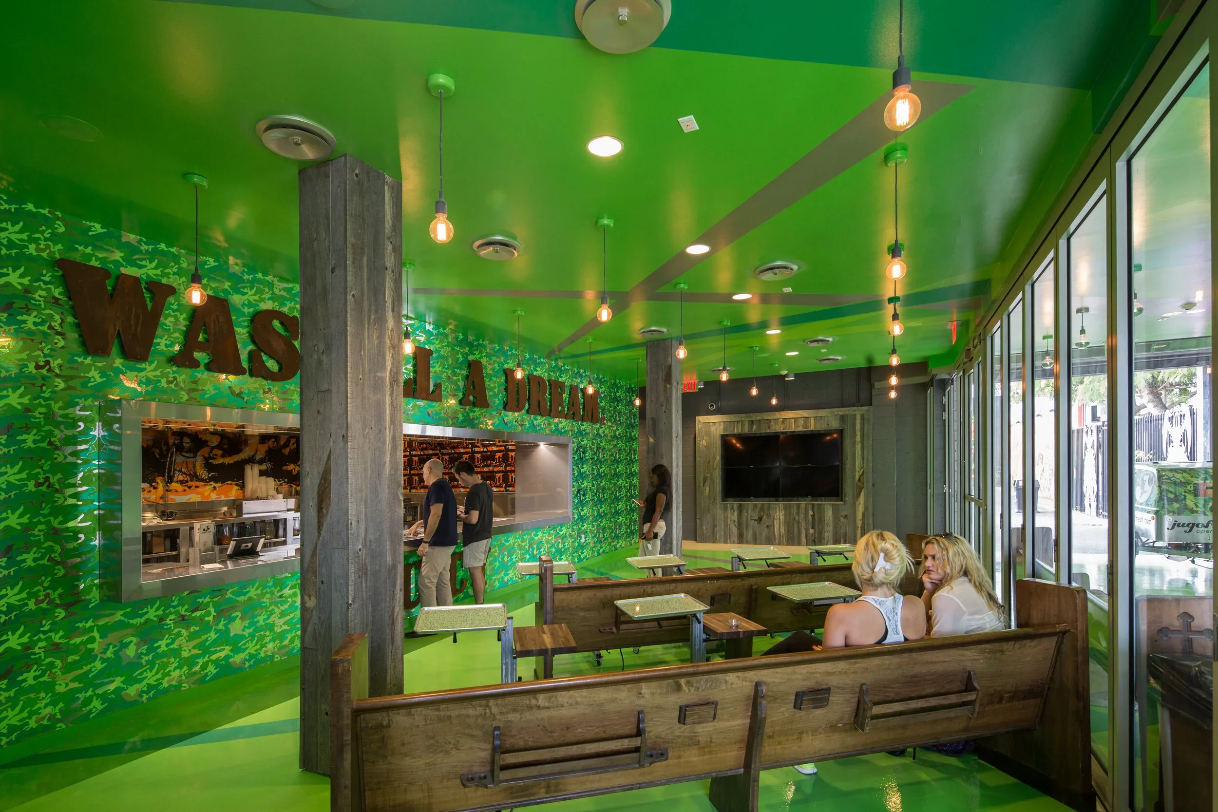 Jugo+Fresh+Wynwood+by+Shulman+++Associates+photo+by+Robin+Hill+(c)+LO+RES+(11).webp