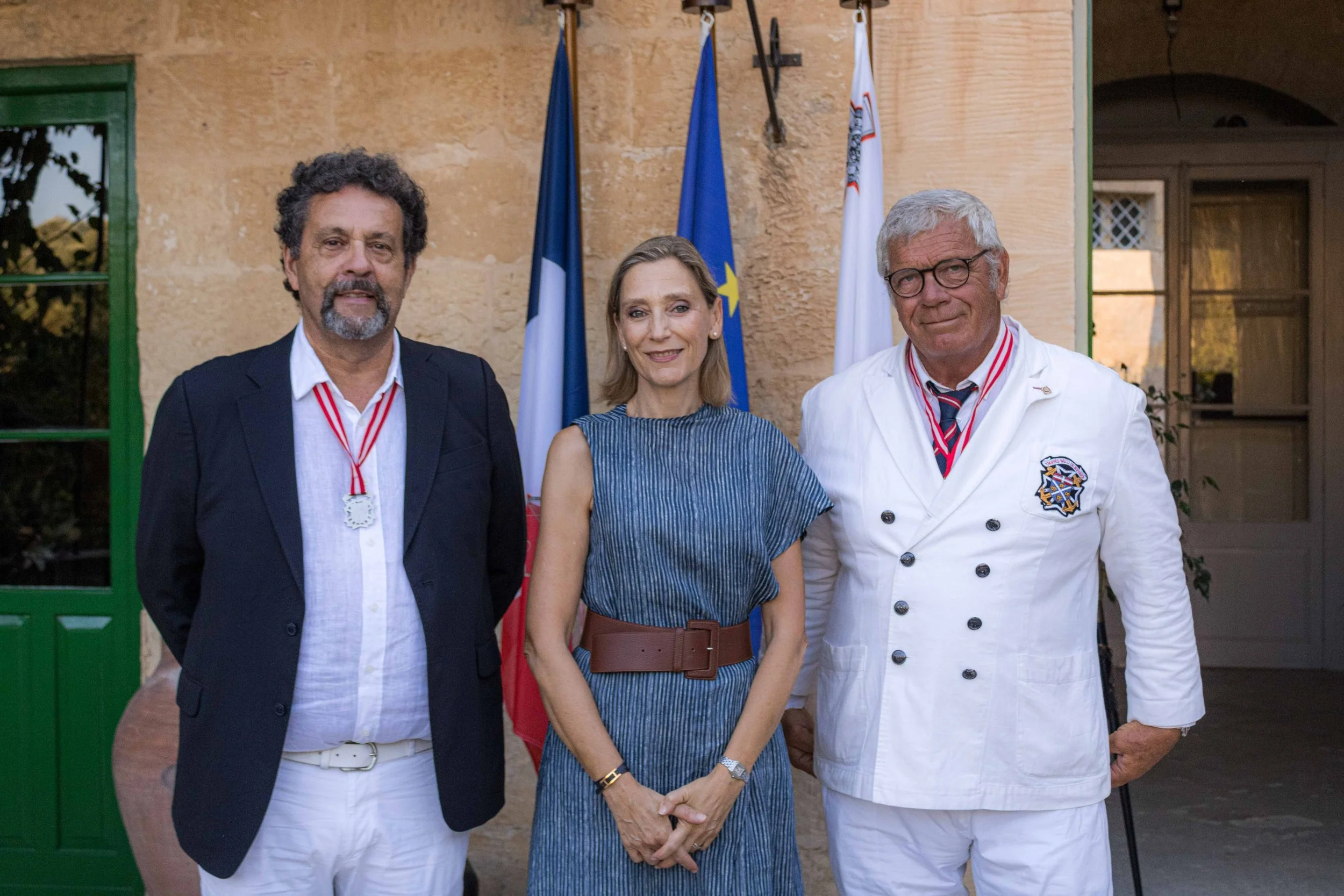 Olivier Plique ambassadeur du MRC à Malte, SE Sandrine Lelong-Motta ambassadrice de France à Malte, Lionel Péan président du Marenostrum Racing Club a la résidence de France à Malte