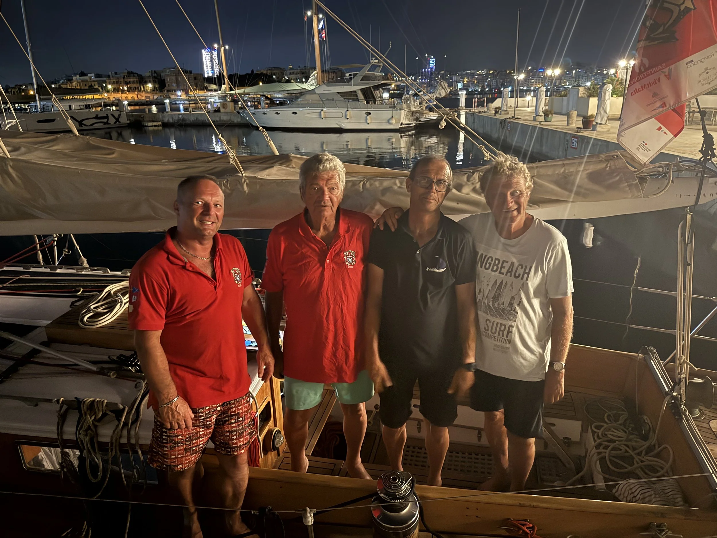 l'équipage d'Aramis à l'arrivée à l'Excelsior